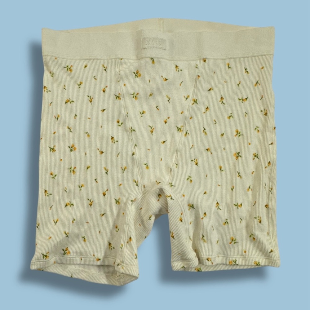 Skims Women’s Shorts Cream Marigold Ribbed Medium